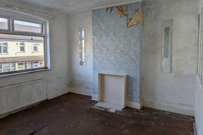 8 Harwood Avenue, Mitcham, Surrey, CR4 3AS 3