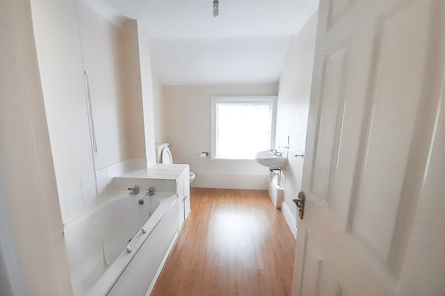 Baydon House, High Street, Lambourn, Hungerford, RG17 8XN 5