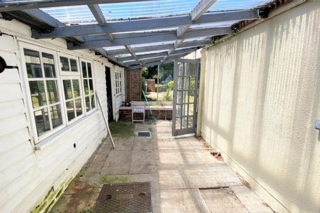 8 and 9 South Gardens, South Harting, Petersfield, West Sussex GU31 5QJ 4