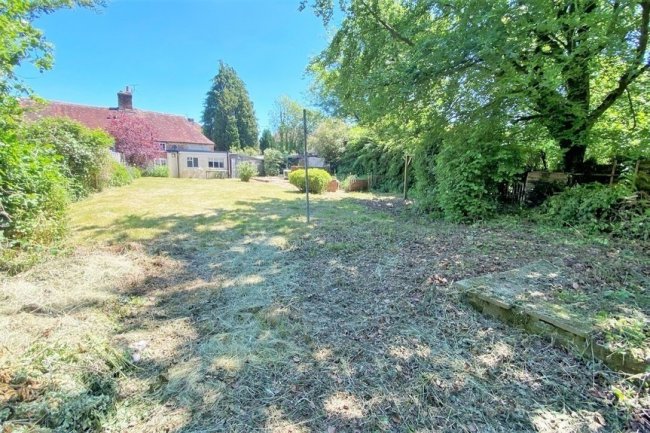 8 and 9 South Gardens, South Harting, Petersfield, West Sussex GU31 5QJ 4