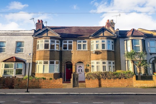 52 Albert Square, Stratford, London E15 1HH 4