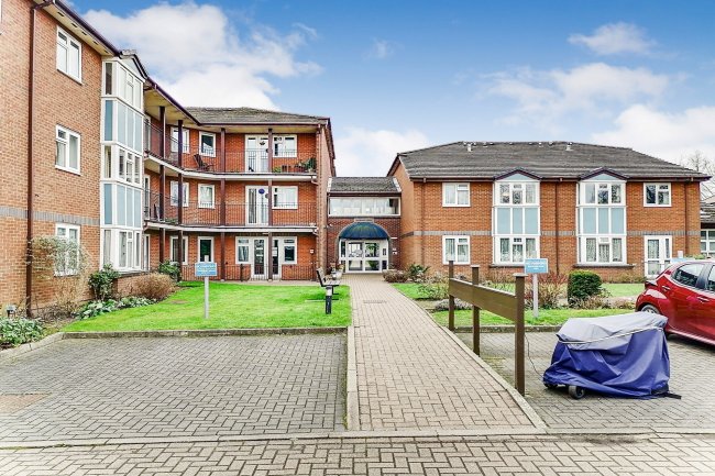 35 Fairbanks Lodge, Furzehill Road, Borehamwood, Hertfordshire WD6 2DQ
 10