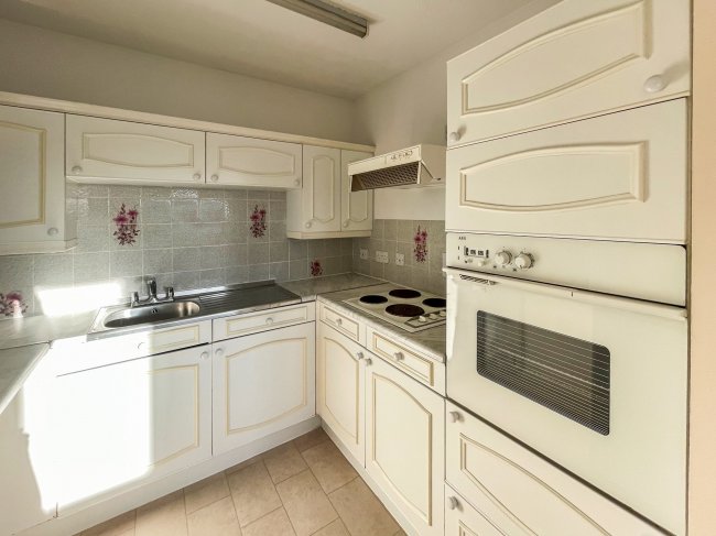 35 Fairbanks Lodge, Furzehill Road, Borehamwood, Hertfordshire WD6 2DQ
 10