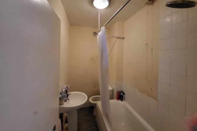 Flat 2, 8 Penshurst Road, Ramsgate, Kent, CT11 8EG
 1