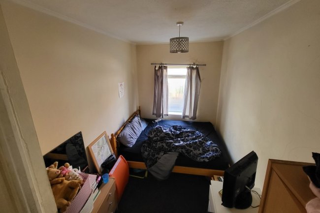 Flat 2, 8 Penshurst Road, Ramsgate, Kent, CT11 8EG
 1
