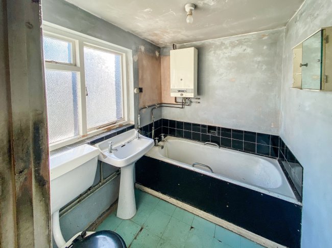 10 Park Lane, Chippenham, Wiltshire, SN15 1LR
 8