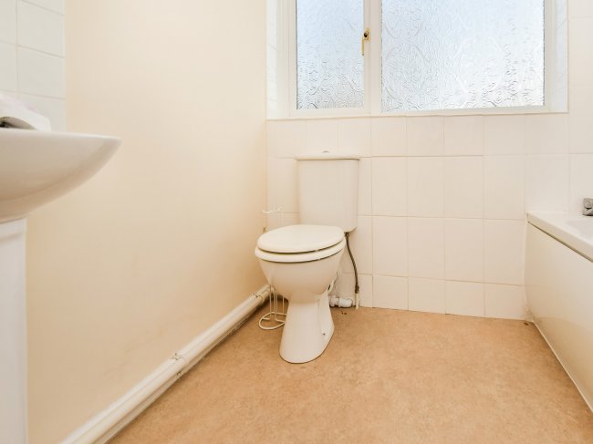 27 Ambleside Drive, Worcester, Worcestershire WR4 9DA
 10