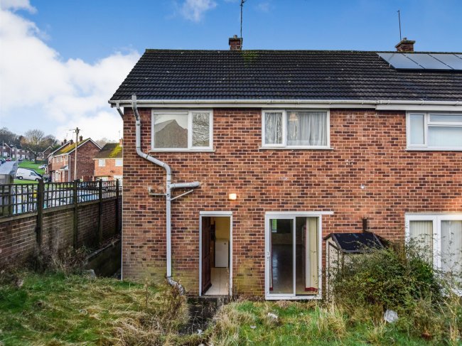 27 Ambleside Drive, Worcester, Worcestershire WR4 9DA
 10