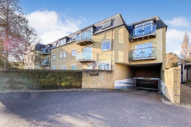 11 Raine Gardens, Mornington Road, Woodford Green, Essex IG8 0UA 7