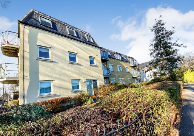 11 Raine Gardens, Mornington Road, Woodford Green, Essex IG8 0UA 7