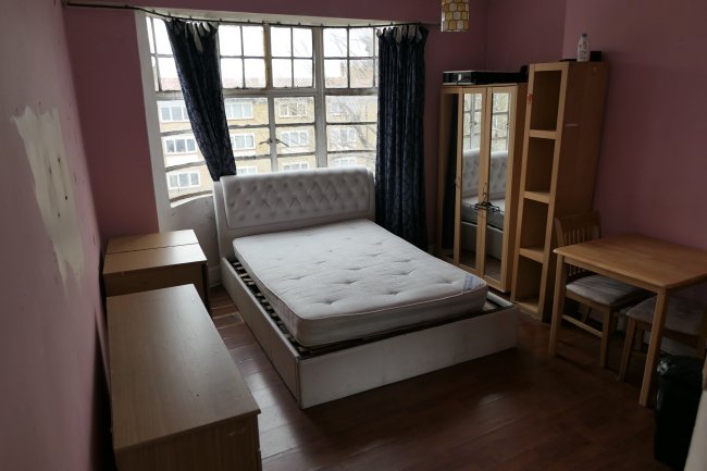 7 Marina Court, Alfred Street, Bow, London, E3 2BH
 4