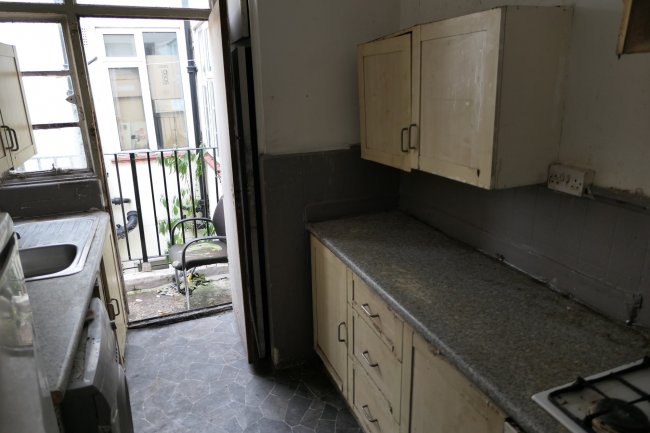 7 Marina Court, Alfred Street, Bow, London, E3 2BH
 4