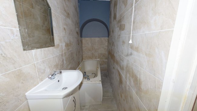 8 Maplethorpe Road, Thornton Heath, Surrey, CR7 7LY  
 2