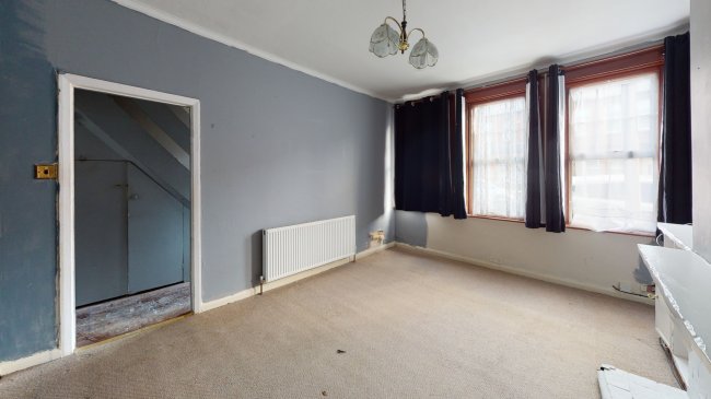 8 Maplethorpe Road, Thornton Heath, Surrey, CR7 7LY  
 2