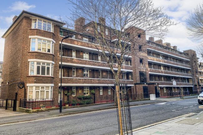 8 Finn House, Bevenden Street, Hoxton, London N1 6BN
 2