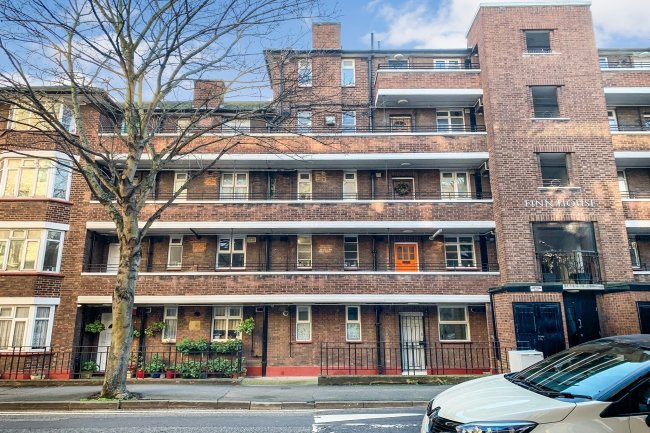 8 Finn House, Bevenden Street, Hoxton, London N1 6BN
 2