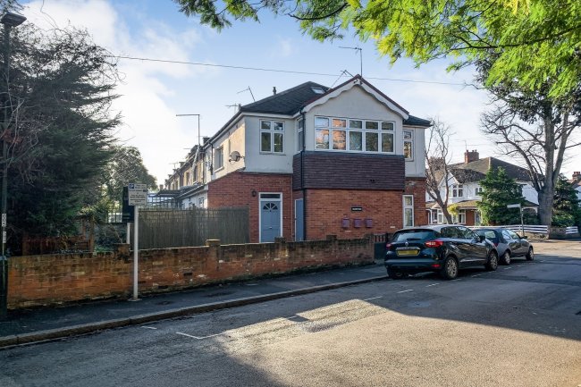 Flat 3, 1 Kilmorey Road, Twickenham, Middlesex TW1 1PX
 6