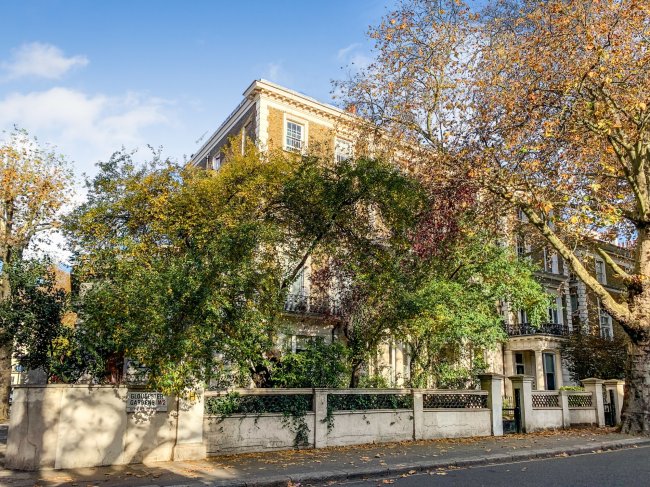 68CM Gloucester Gardens, Paddington,  London W2 6BN 
 10