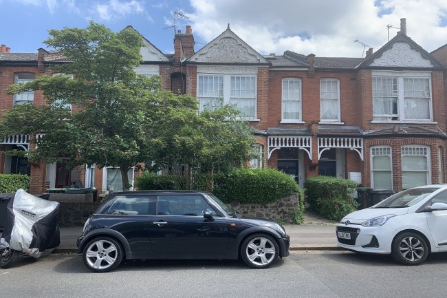 71 Hillfield Park, Muswell Hill, London N10 3QU
 2