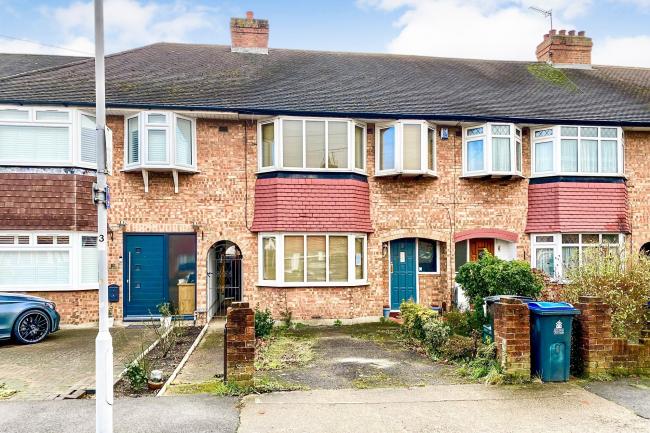 8 Sussex Gardens, Chessington, Surrey, KT9 2PU
 2