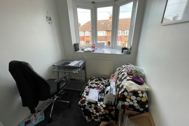 8 Sussex Gardens, Chessington, Surrey, KT9 2PU
 2