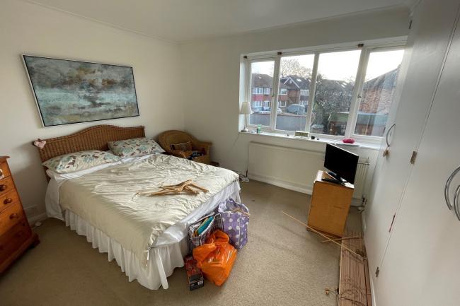 8 Sussex Gardens, Chessington, Surrey, KT9 2PU
 2