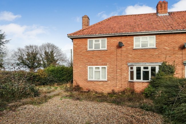 18 Aylsham Road, Tuttington, Aylsham, Norfolk NR11 6TE
 5