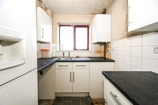 143A Hockwell Ring, Luton, Bedfordshire LU4 9NJ
 9