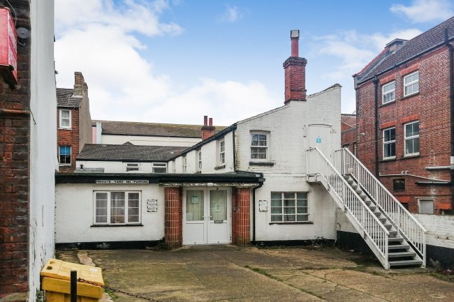 4 Bond Street, Cromer, Norfolk NR27 9DA
 10