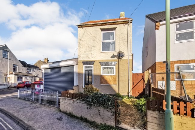 81 Love Road, Lowestoft, Suffolk NR32 2PA
 8