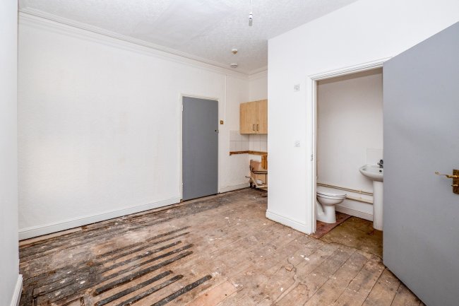 25 Coundon Road, Coventry, West Midlands,CV1 4AR 7