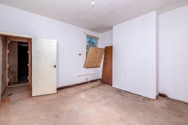 25 Coundon Road, Coventry, West Midlands,CV1 4AR 7