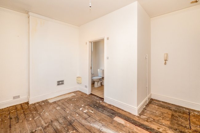 25 Coundon Road, Coventry, West Midlands,CV1 4AR 7