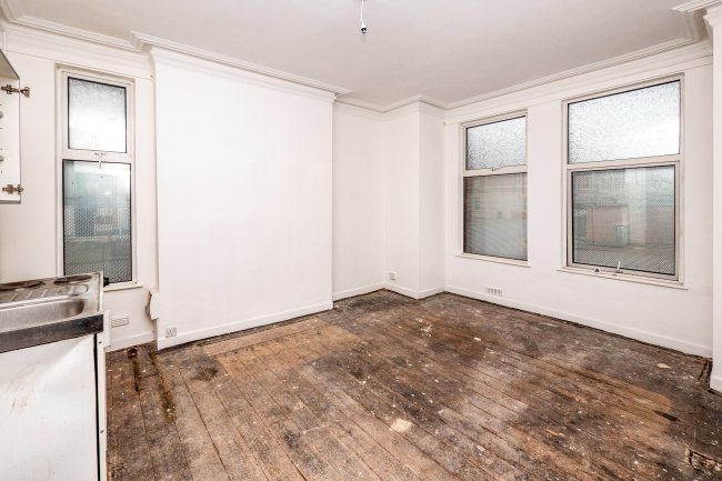 25 Coundon Road, Coventry, West Midlands,CV1 4AR 7