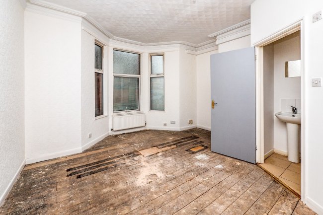 25 Coundon Road, Coventry, West Midlands,CV1 4AR 7