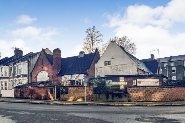 Gwalia Working Mens Club, Manor Park Road, Harlesden, London NW10 4JU
 3