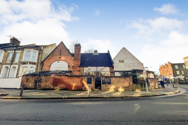 Gwalia Working Mens Club, Manor Park Road, Harlesden, London NW10 4JU
 3