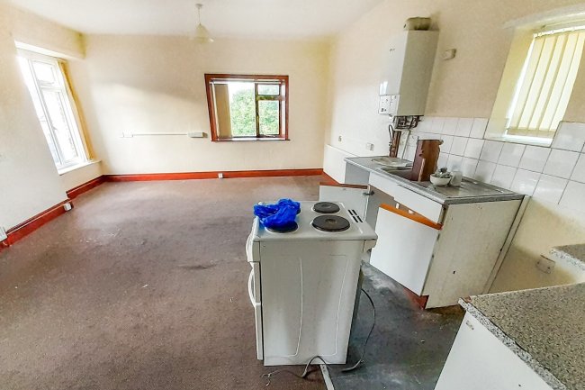 210a Oakworth Road, Keighley, West Yorkshire BD21 1QX
 3