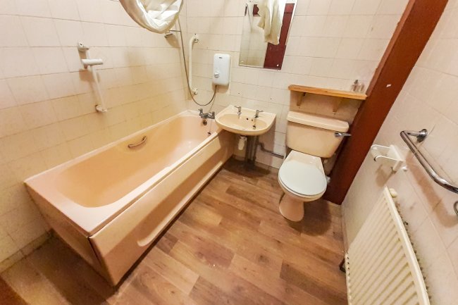 210a Oakworth Road, Keighley, West Yorkshire BD21 1QX
 3