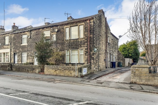 210a Oakworth Road, Keighley, West Yorkshire BD21 1QX
 3