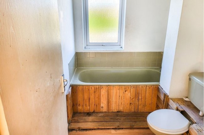 Flat 78, Wentworth Avenue, Slough, Berkshire SL2 2DH
 1