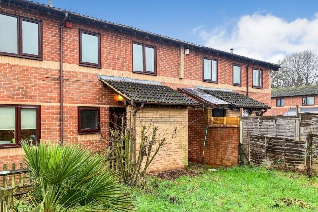 Flat 78, Wentworth Avenue, Slough, Berkshire SL2 2DH
 1