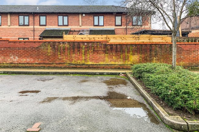 Flat 78, Wentworth Avenue, Slough, Berkshire SL2 2DH
 1