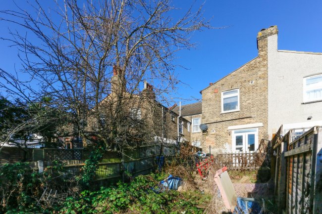 310 Plumstead Common Road, Plumstead, London SE18 2RT 2