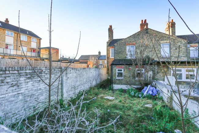 35 Waverley Crescent, Plumstead, London SE18 7QU 3