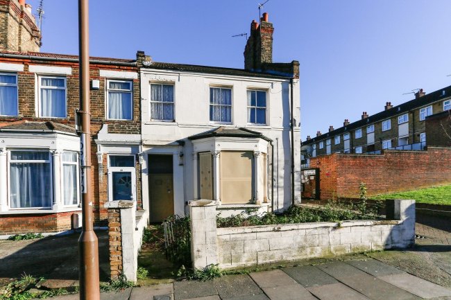 35 Waverley Crescent, Plumstead, London SE18 7QU 3