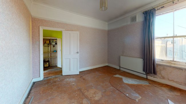 35 Waverley Crescent, Plumstead, London SE18 7QU 3