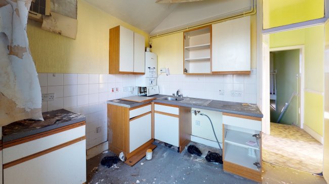 35 Waverley Crescent, Plumstead, London SE18 7QU 3