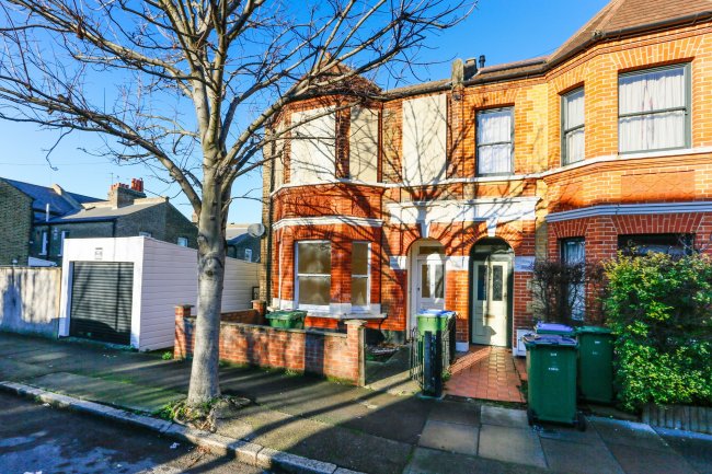 2 Vambery Road, Plumstead, London SE18 3HA 8