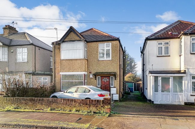 Flat 2, 45 Barchester Road, Harrow, Middlesex, HA3 5HH
 1